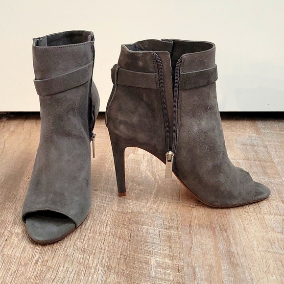 BCBG Suede Heels Stilletos - Picture 1 of 3